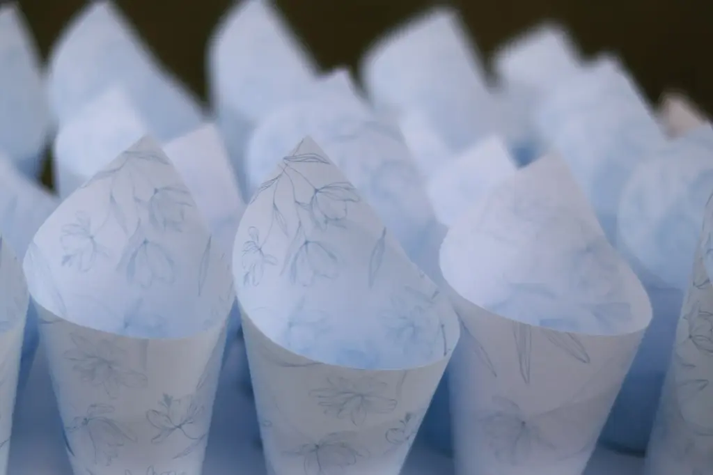Blue Wedding confetti Cones, wedding cones, already assembled . Wedding Petal Toss Cones (30 cones, No Holder, White)