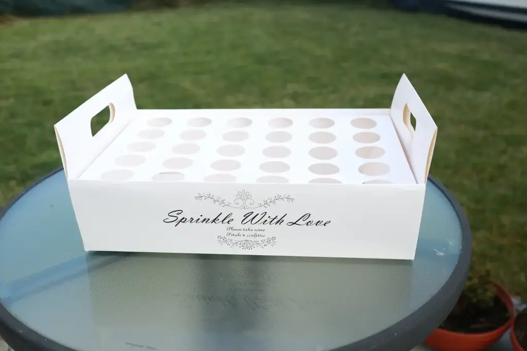 White Confetti Cone Holder – 30-Hole Wedding Flower Holder | Weddetti (White)